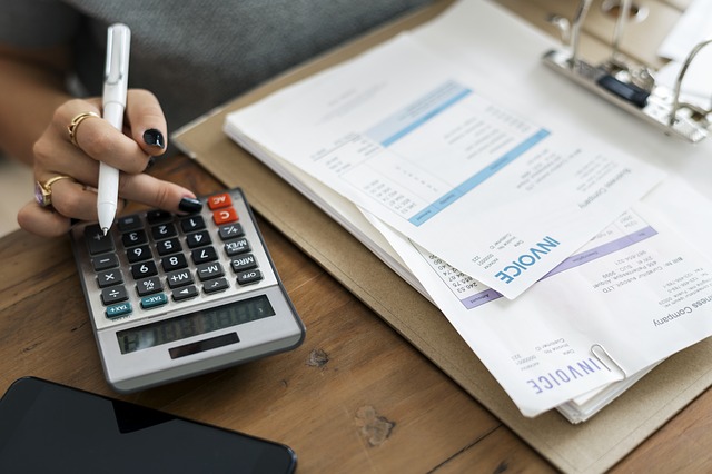Una vía rápida y eficaz para reclamar las facturas pendientes de cobro accountant 4008603 640