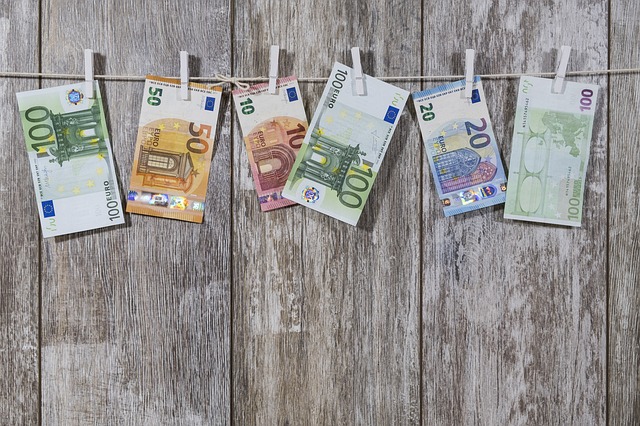 BANKIA condenada a abonar a una mecantil 8.075€, por el cobro indebido de comisiones devolución de efectos o pagarés previamente negociados. money 2991837 640