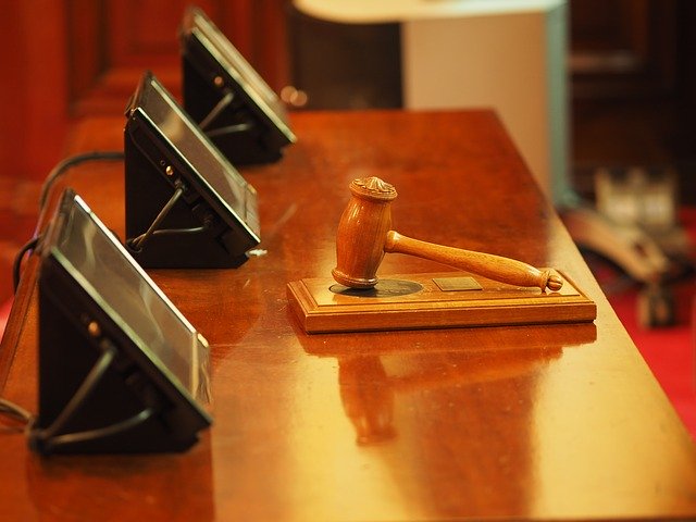 Estimado el Recurso de Apelación presentado por el despacho LTG Abogados, tras el cobro de comisiones bancarias a un autónomo. judge 1587300 640